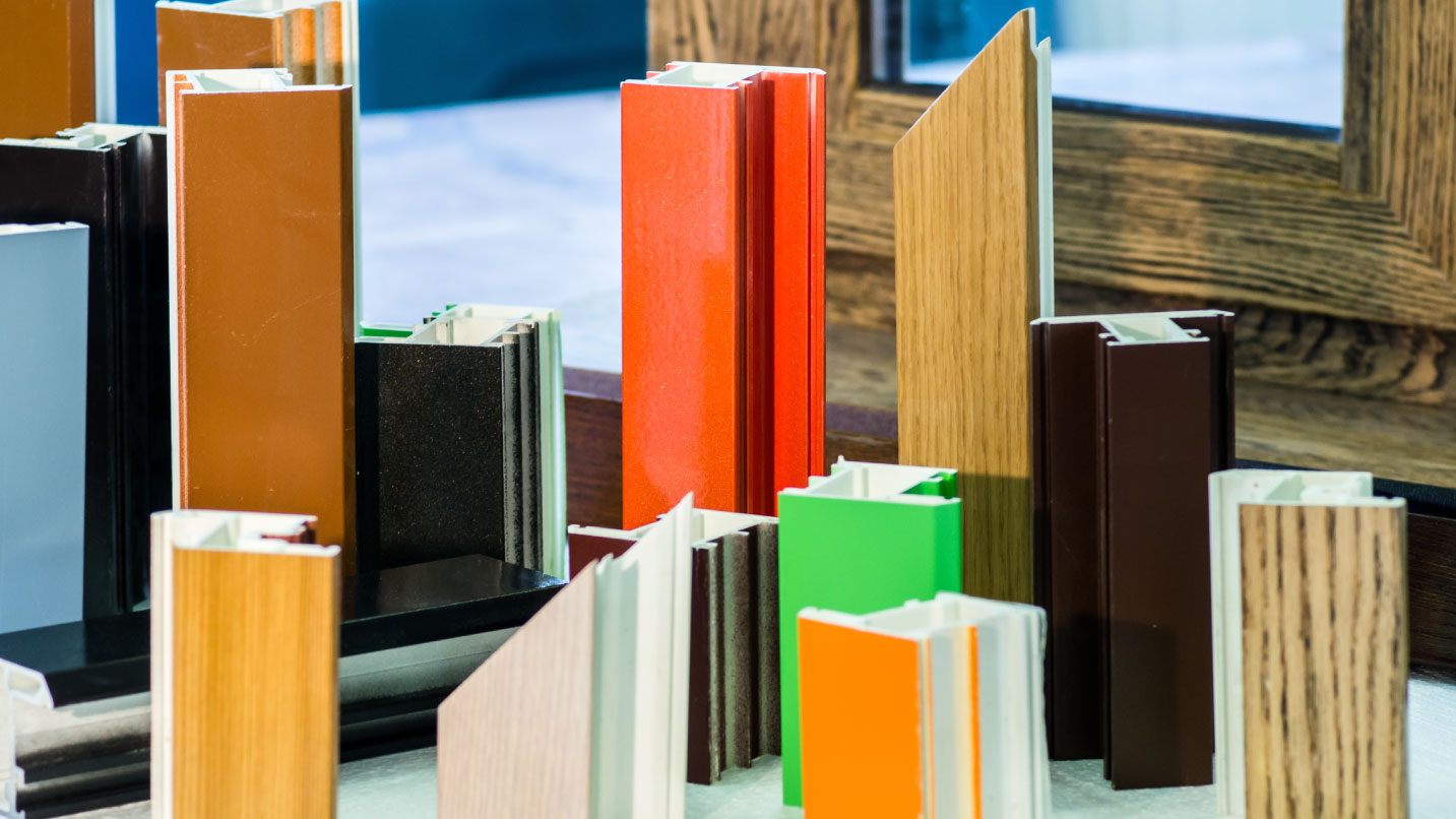 Profili in alluminio e pvc per finestre colorati