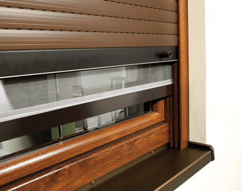 Finestra in PVC effetto legno con cassonetto, tapparella e zanzariera integrata